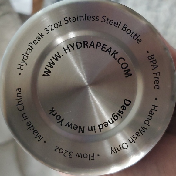 Hydrapeak 32oz stainless water bottle - Picture 2 of 6